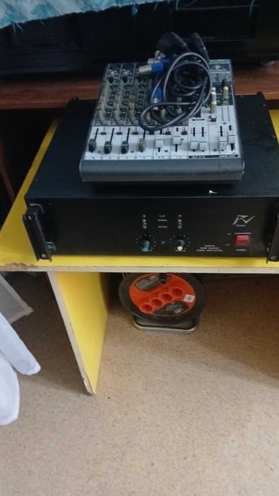 Музыкальный аппаратура и пульт