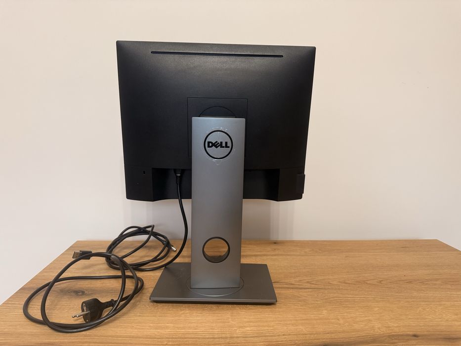 Професионален монитор Dell - работа/бизнес/home office -л