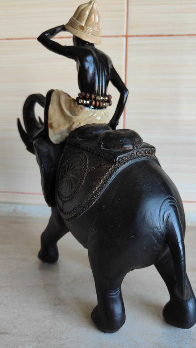 Decoratiune elefant răsina dura