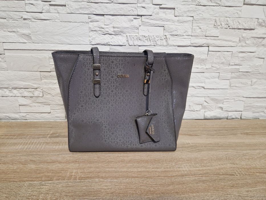 Дамски чанти Guess, Mohito и други