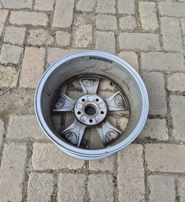 O jantă originală R16 Skoda Octavia seria 6.5Jx16H2 ET46 - 5x112