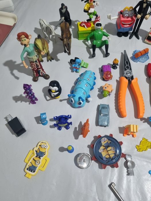 Mega lot figurine și mini jucării copii