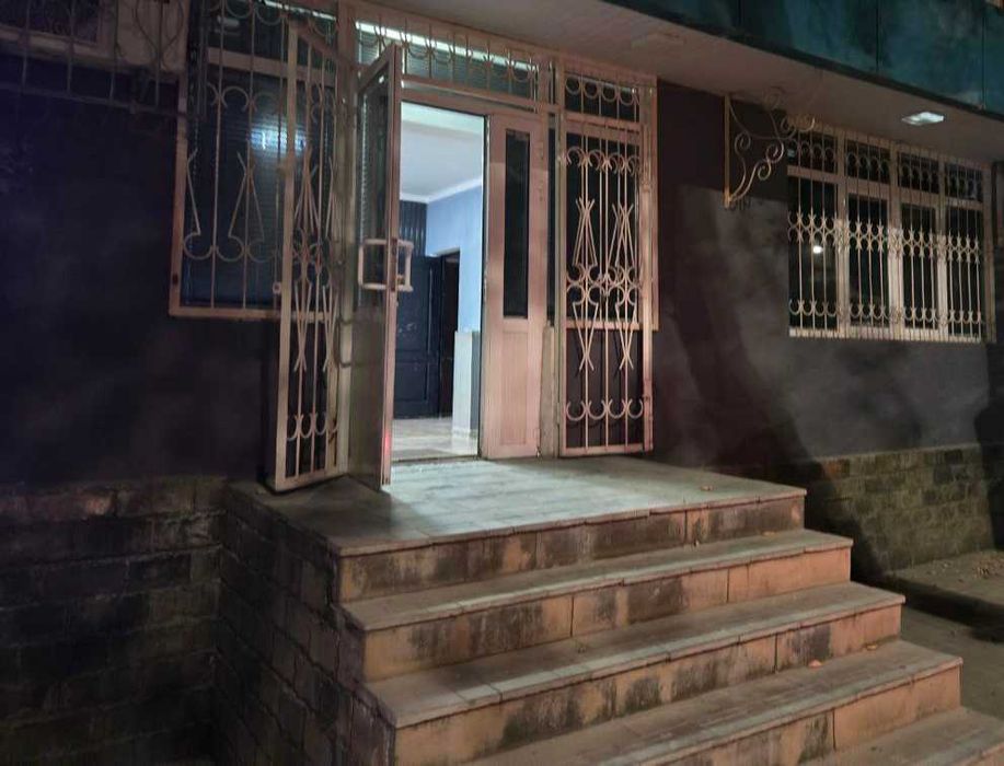 Arenda ofis 75  Yunusobod 2  Uneversam 3 hona 1 qavat