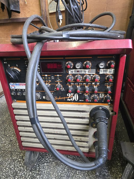Заваръчен апарат професионален италиански в идеално състояние