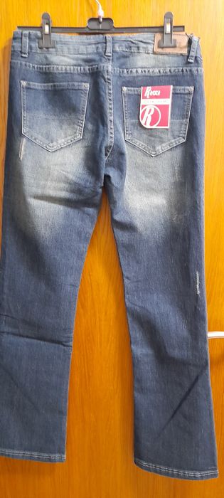 Продавам нови прави дънки