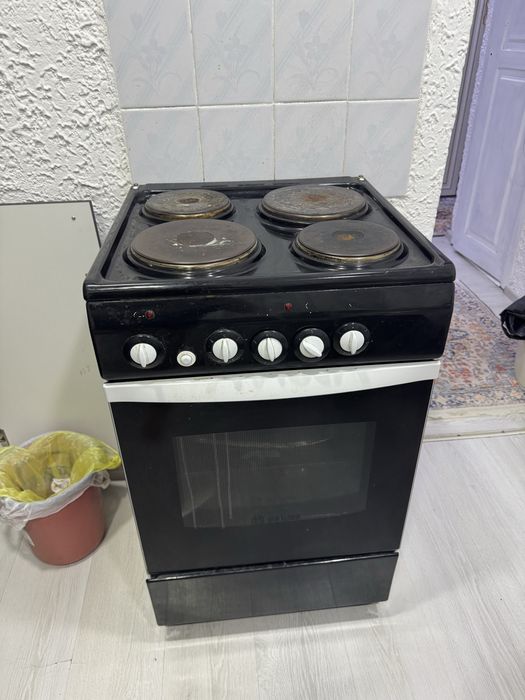 Кухонная плита черная