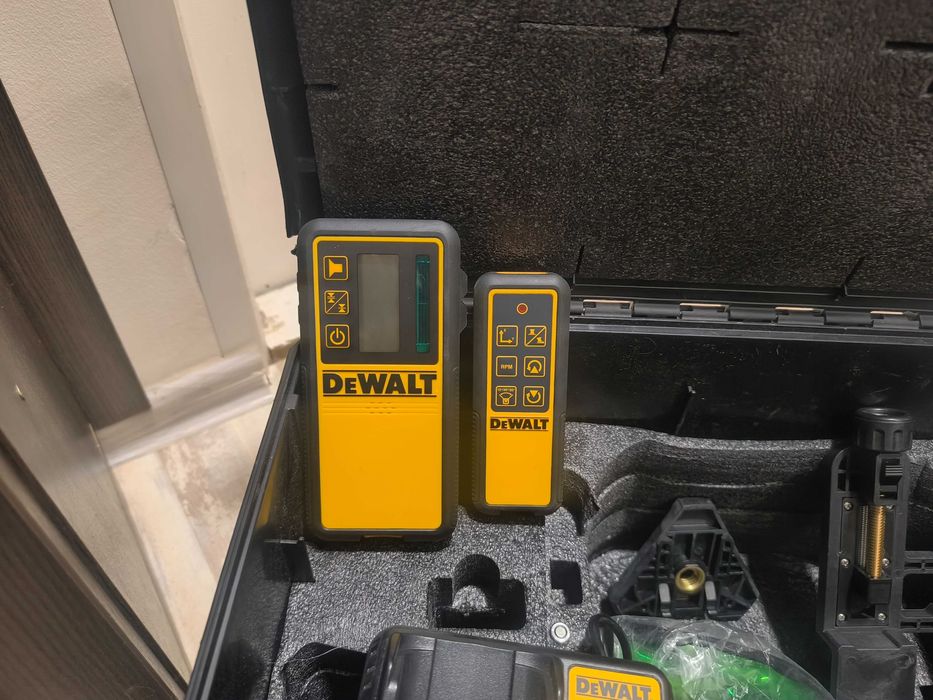 Ротационен лазерен нивелир DEWAlT