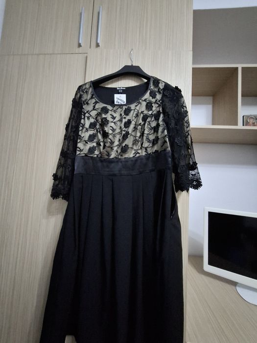 Vand rochie de seara nou.