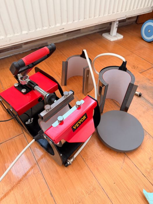 Presă termică VEVOR 10 în 1 pentru tricouri, căni, șepci – 1000W