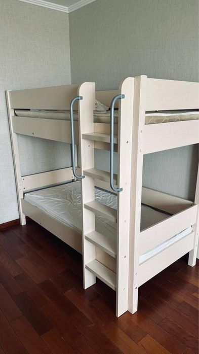 Кровать двухярусная с 2 матрасами