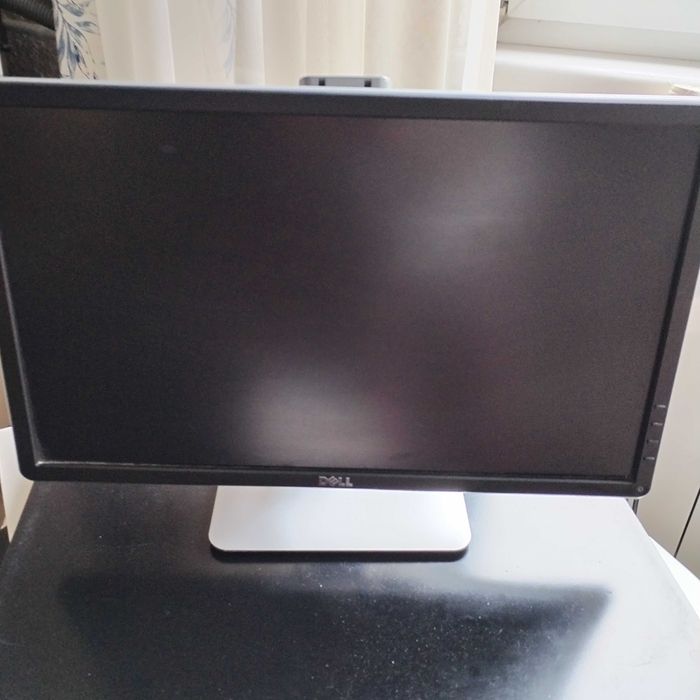 Монитор DELL.