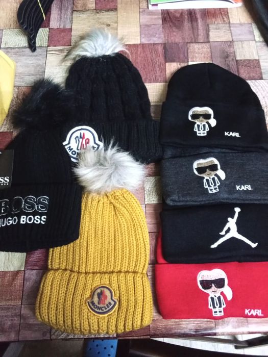 Căciuli diferite marci,