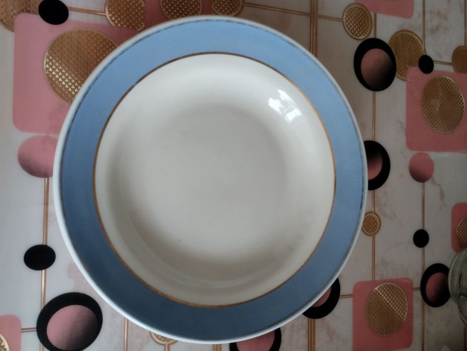 Продаются тарелки.