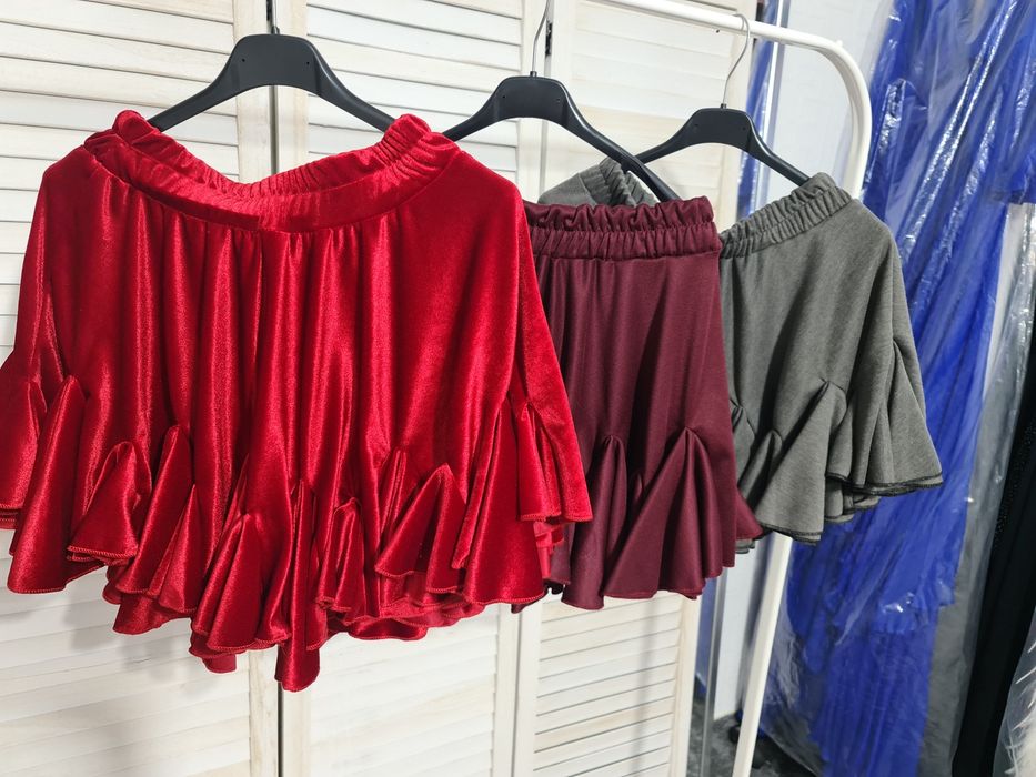 Fusta cu volanase catifea si jerse