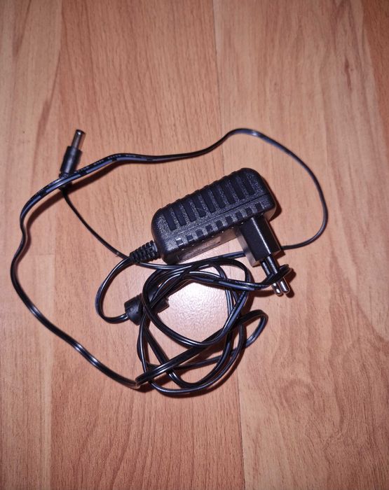 Грамофон с вградени високоговорители
високоговорители