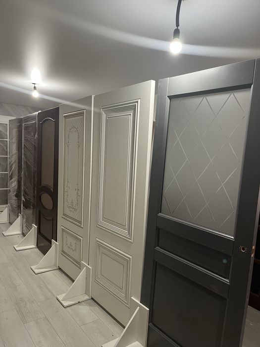 Межкомнатные двери, с витрины магазина, отличного состояния.