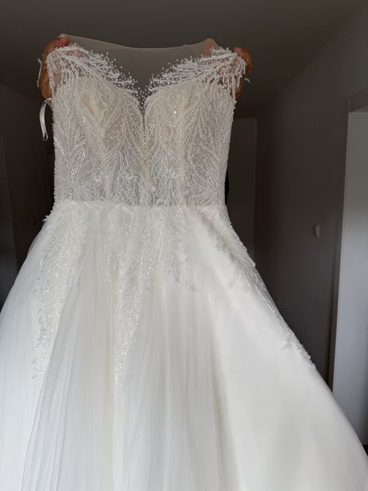 Булчинска рокля принцеса М-Л размер с мъниста и тюл + подарък воал