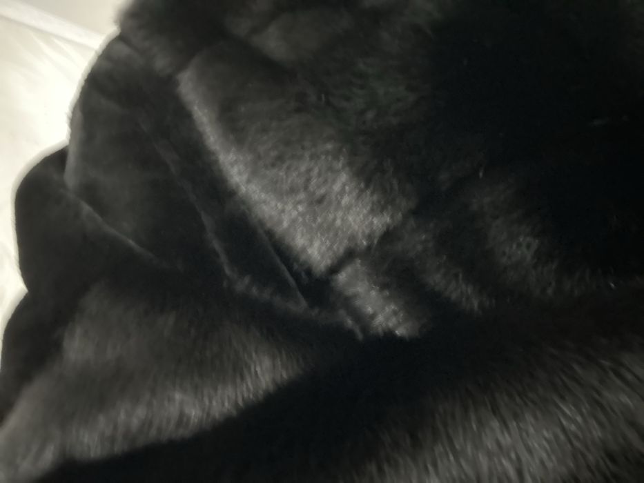 Продаеться новая шуба длиной 80см