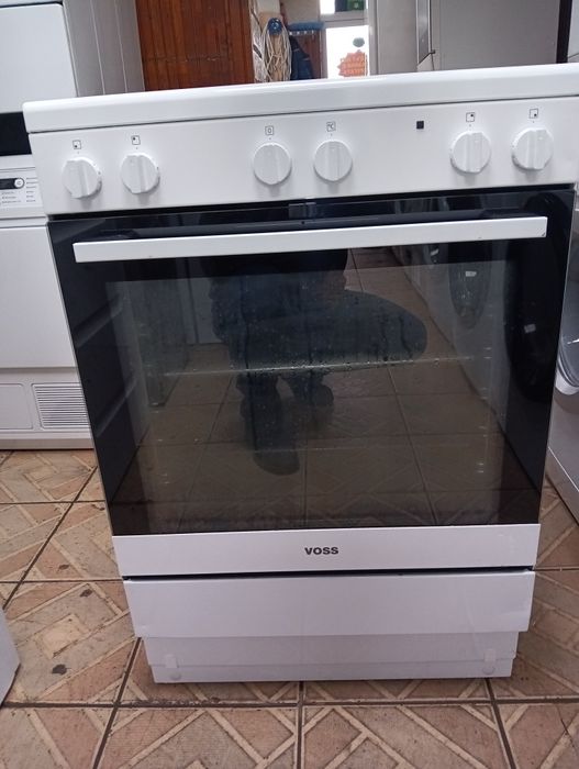 Като нова свободно стояща печка с керамичен плот Voss 2години гаранция