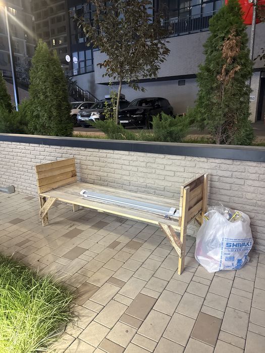 Кровать деревянная