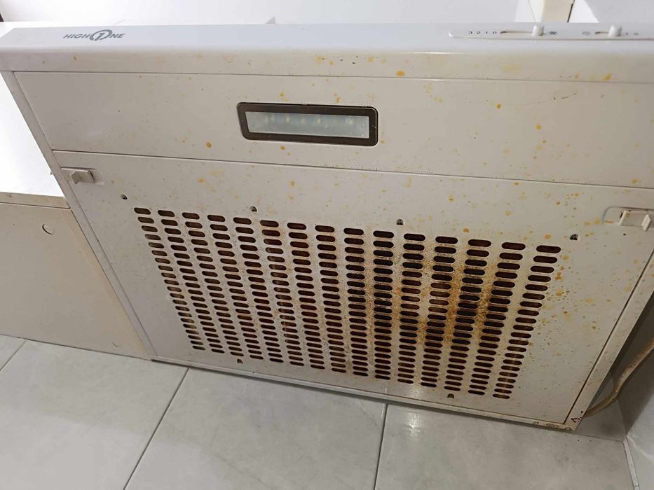 DEGRASER PLUS
 Îndepărtează toată murdăria, cum ar fi:
- grăsimea