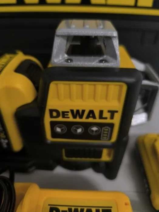 Nivela laser Dewalt 2 Acumulatori 12V si 2Ah  unghi 360° linii verzi