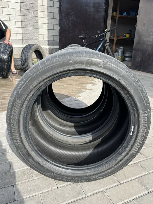 Летние шины 235/45/18 Б/У