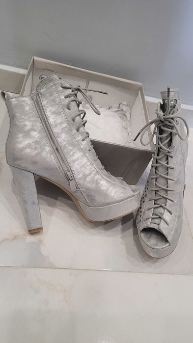 Обувки на висок ток