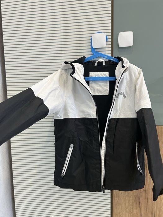 Продам куртки на мальчика