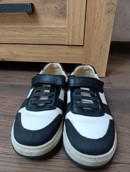 Продам детскую обувь