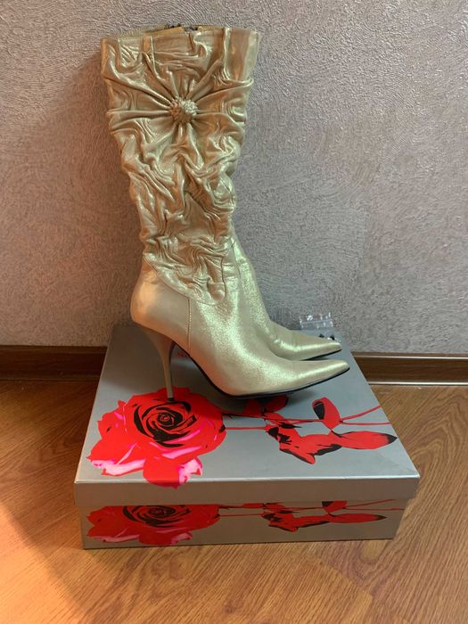 Нарядные праздничные сапоги