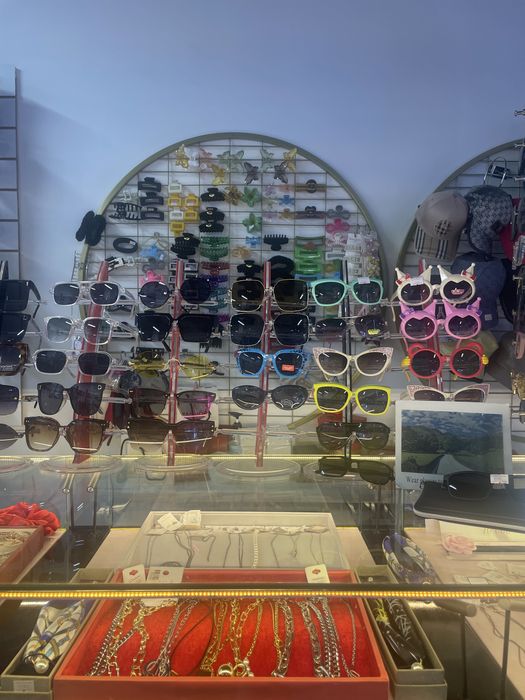 Продам шкаф для косметики и аксессуаров