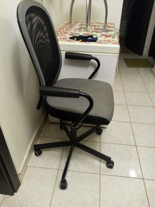 Scaun de birou, rotativ.