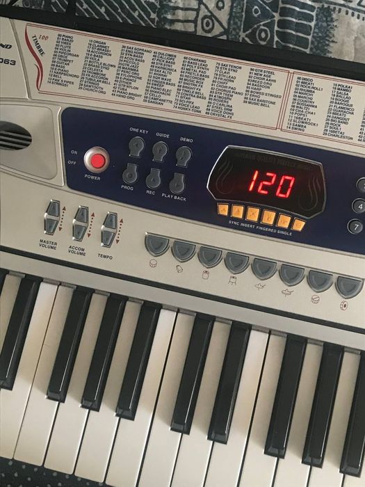 Продается Синтезатор