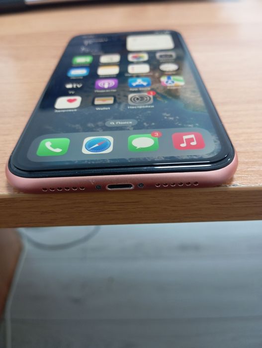 Айфон ХR в красном цвете