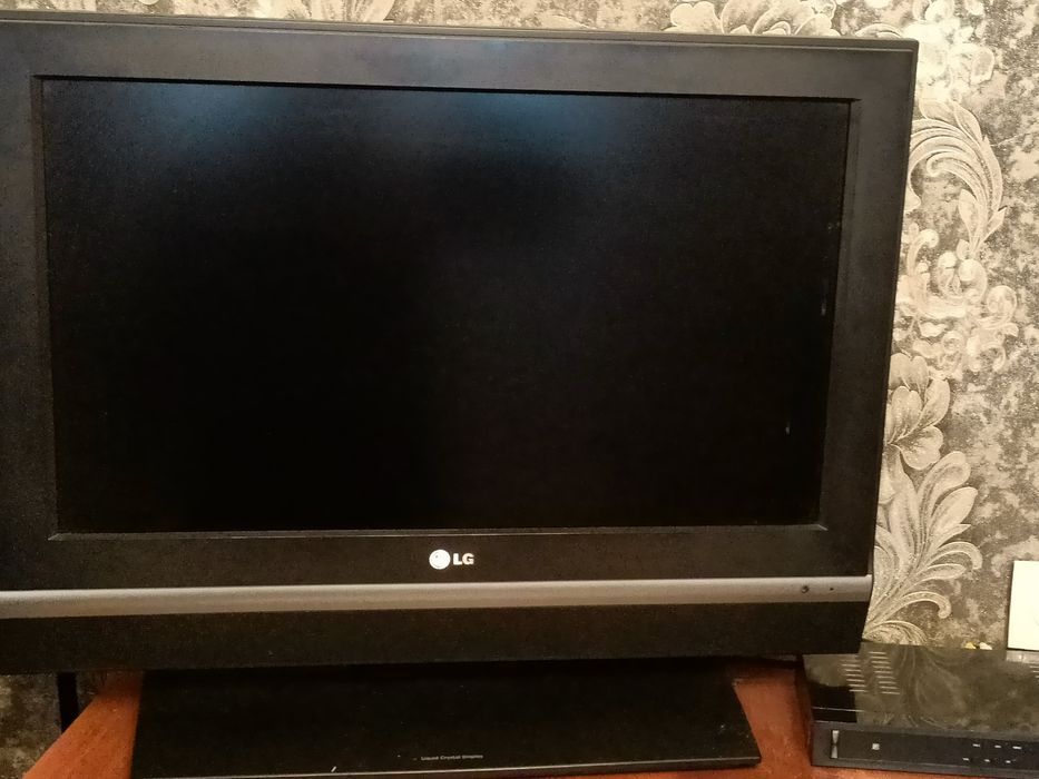 Продам телевизорLD ,с ресивером и антенной