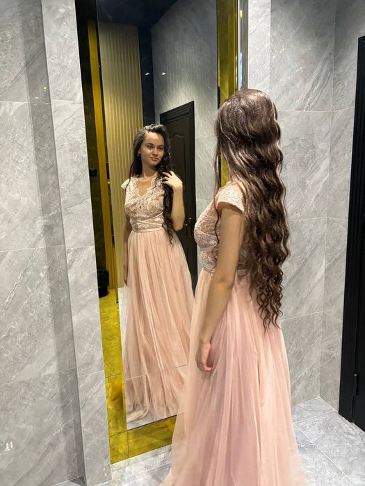 Вечернее платье пудрового цвета