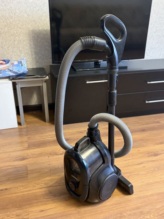 Пылесос Samsung.