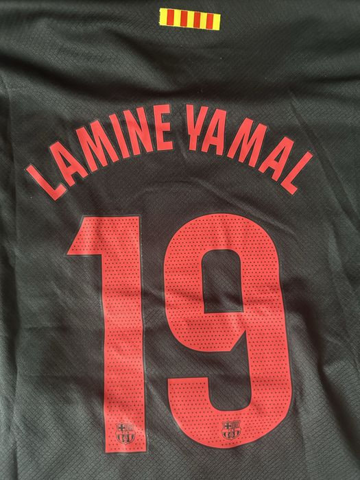 Продам детскую футбольную форму