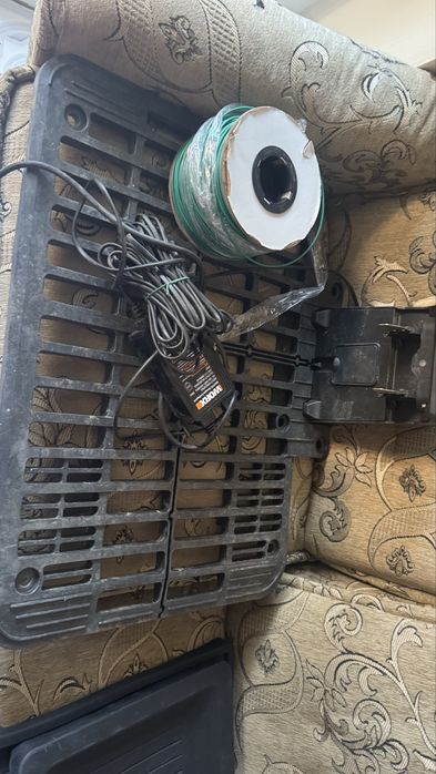 Robot tuns iarba