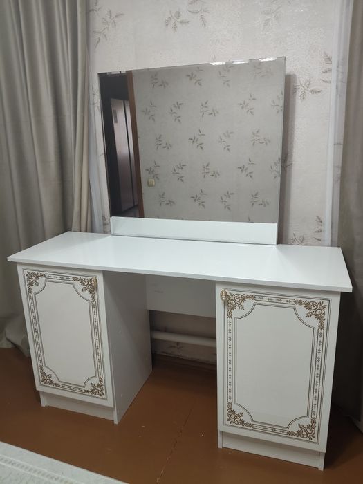 Продам спальный гарнитур