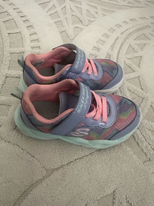 Продам кроссовки Skechers S-Lights