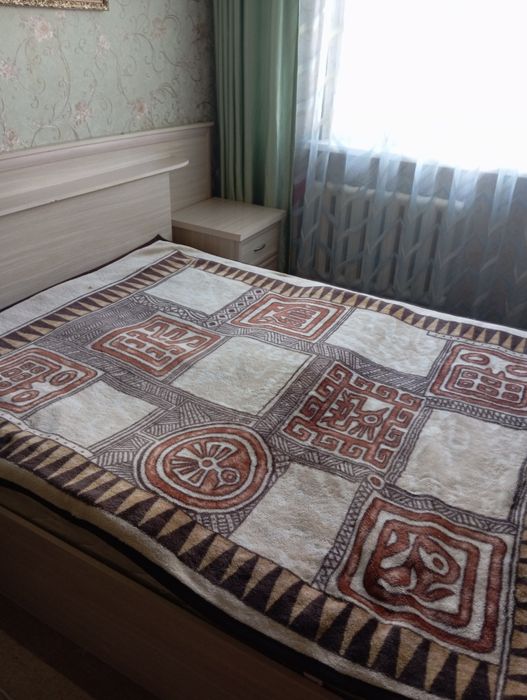 Продам 2 пледа-покрывала.