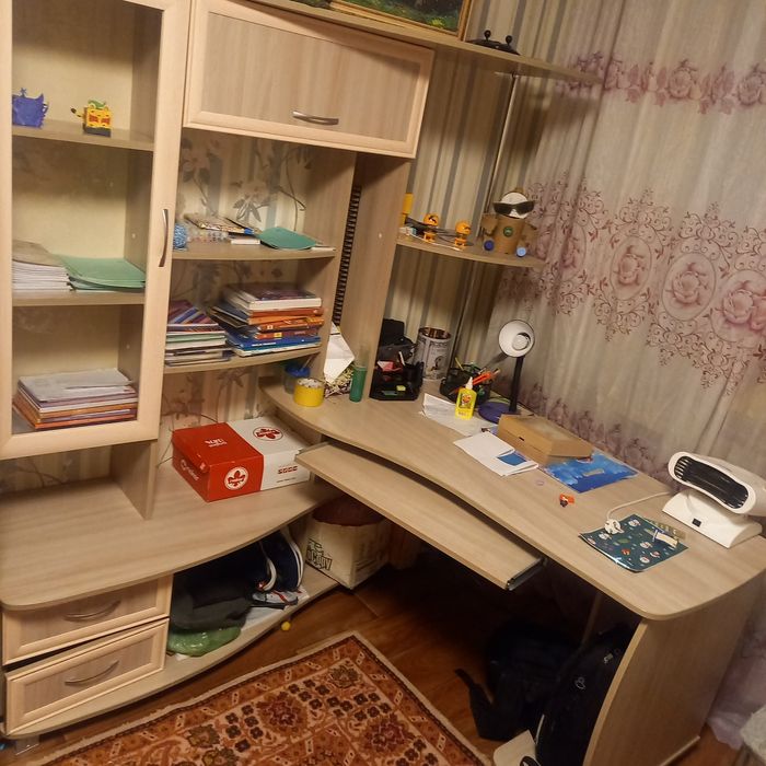 Продам канцелярский стол со шкафом в хорошем это состояние 15.000 тенг