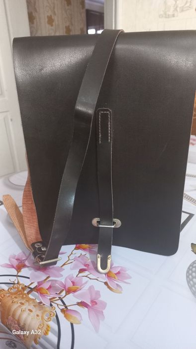 Продам планшет кожаный. Коричневый.