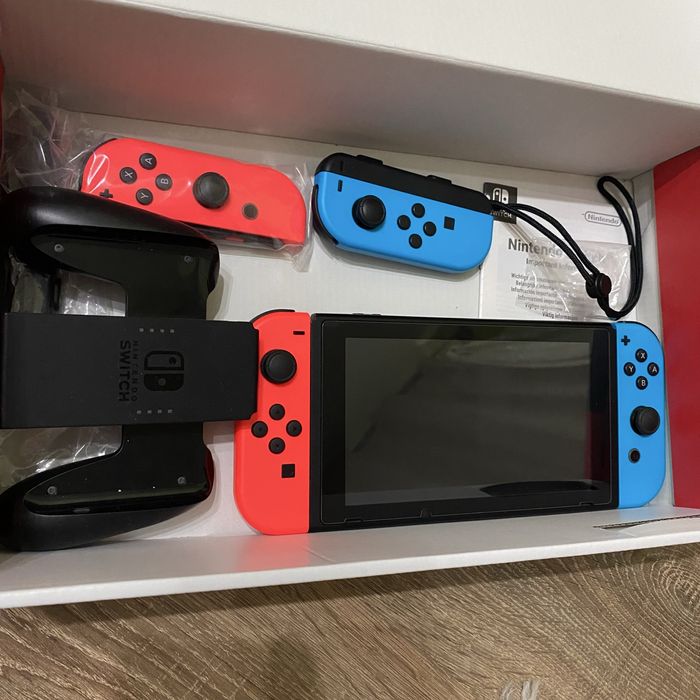 Vand consola nintendo switch cu jocuri