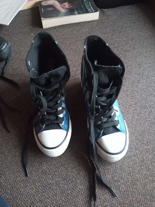 Продав чисто нови  оригинални кецовеG point