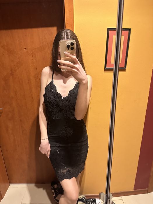 Черна рокля с пайети