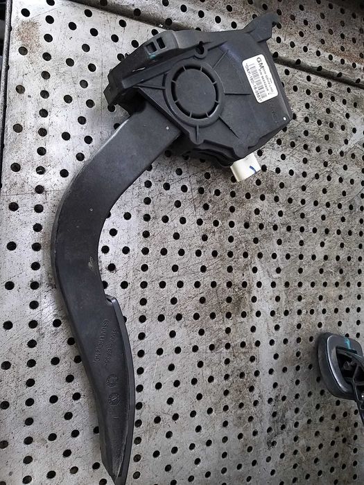 Pedala acceleratie 1.4 b opel mokka x j13 96892406