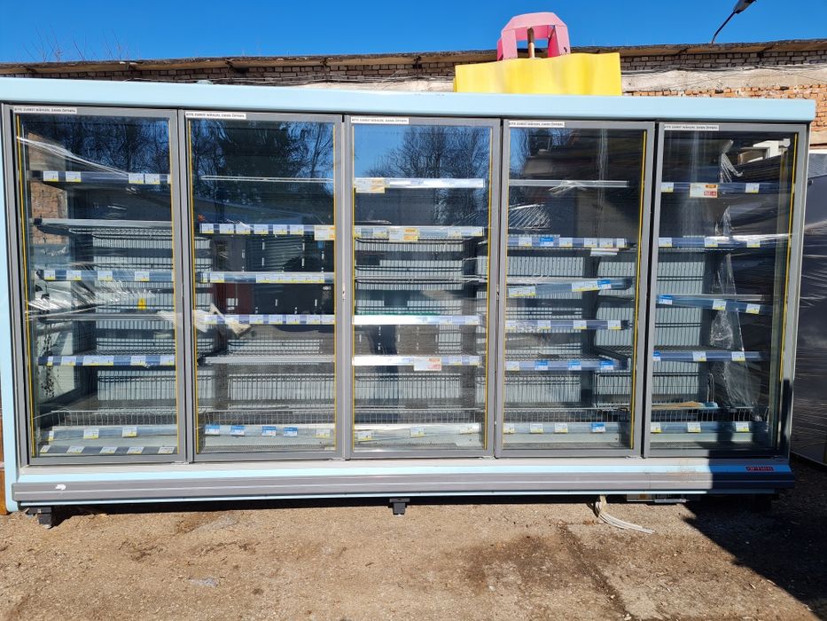 Крайстенна хладилна витрина с вратички